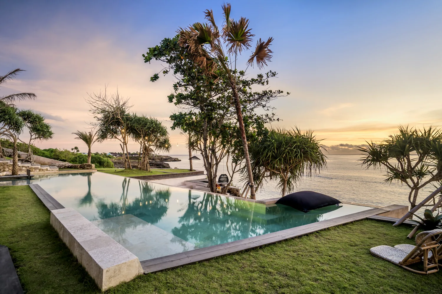 Shambala Lembongan clifftop villa with infinity pool overlooking the Bali Sea